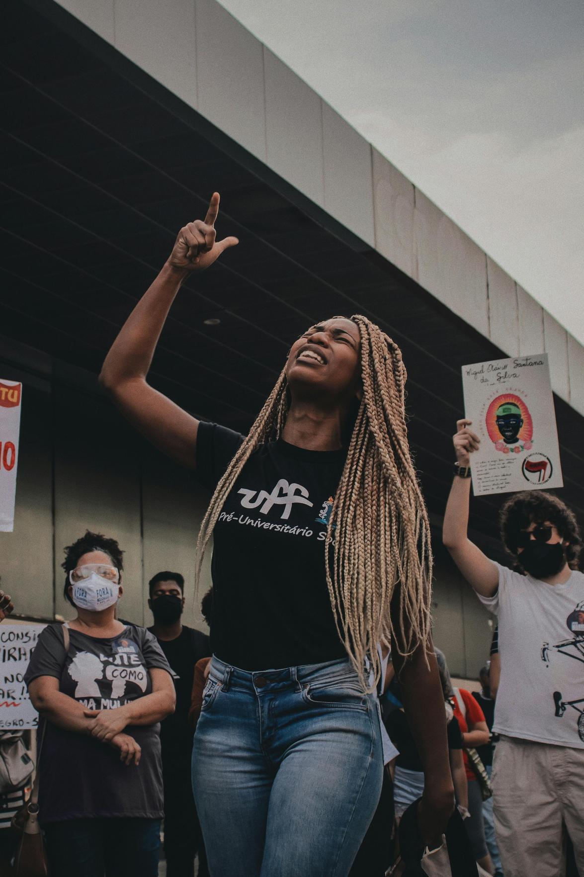 A Luta contra o Racismo Estrutural: Impactos da Discriminação Econômica e o Papel das Políticas Públicas de Inclusão no Brasil